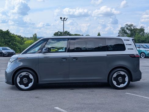 Used 2025 Volkswagen ID. Buzz Pro S Plus RWD image 6