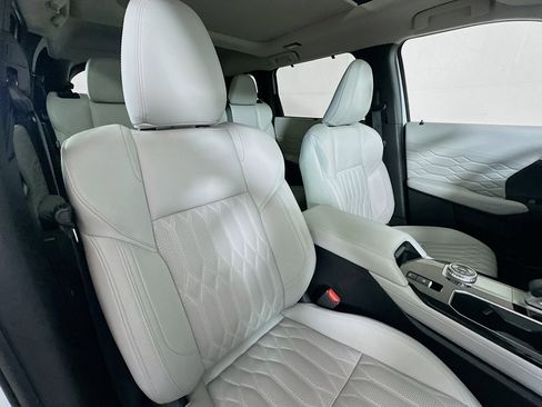 Used 2025 Mitsubishi Outlander SEL image 30