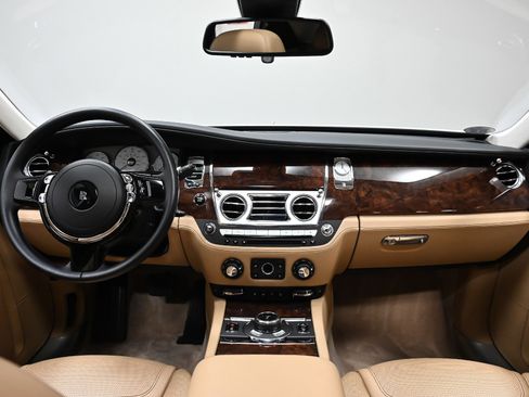 Used 2017 Rolls-Royce Ghost image 9