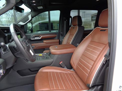 Used 2025 GMC Sierra 3500 Denali Ultimate image 9