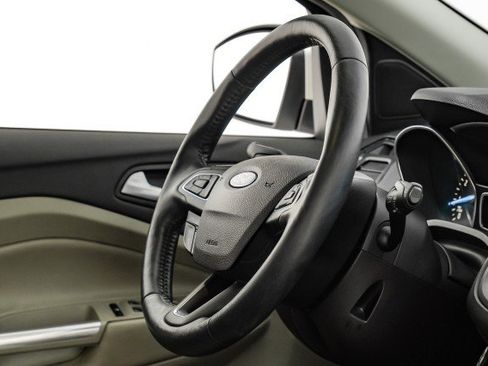 Used 2019 Ford Escape Titanium image 11