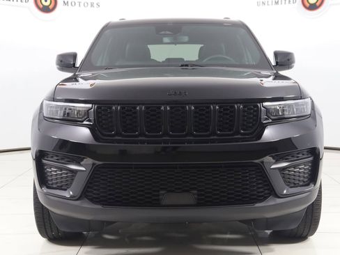 Used 2024 Jeep Grand Cherokee Altitude AWD/4WD image 50