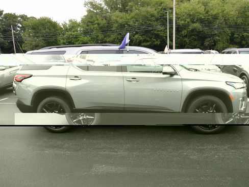 Used 2023 Chevrolet Traverse LT w/ LPO, Floor Liner Package AWD/4WD image 3