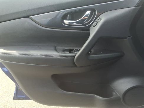 Used 2018 Nissan Rogue S image 15