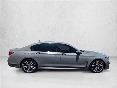 Used 2022 BMW 745e xDrive w/ M Sport Package AWD/4WD image 4