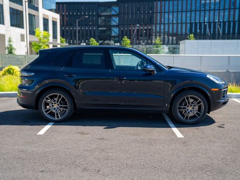 Certified 2023 Porsche Cayenne AWD/4WD image 8