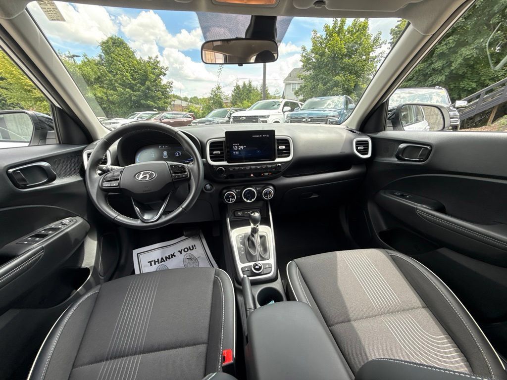 Certified 2024 Hyundai Venue Limited FWD image 25