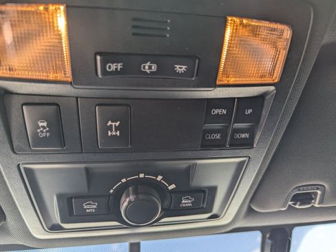 Used 2017 Toyota Tacoma TRD Off-Road AWD/4WD image 23