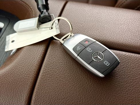 Used 2024 Mercedes-Benz GLS 450 4MATIC image 17