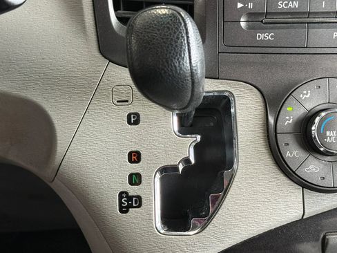 Used 2012 Toyota Sienna LE FWD image 17