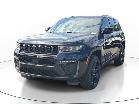 New 2026 Jeep Grand Cherokee Limited RWD image 2