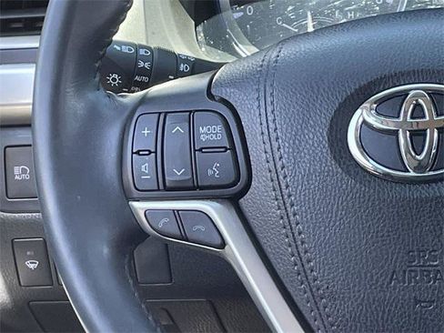 Certified 2019 Toyota Highlander XLE FWD image 21