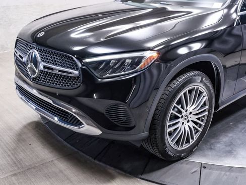 Used 2025 Mercedes-Benz GLC 300 4MATIC image 11