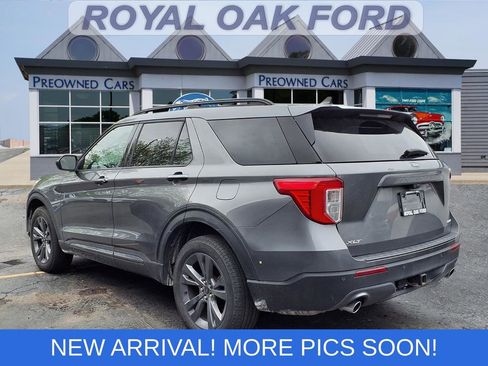 Used 2023 Ford Explorer XLT w/ Equipment Group 202A AWD/4WD image 2