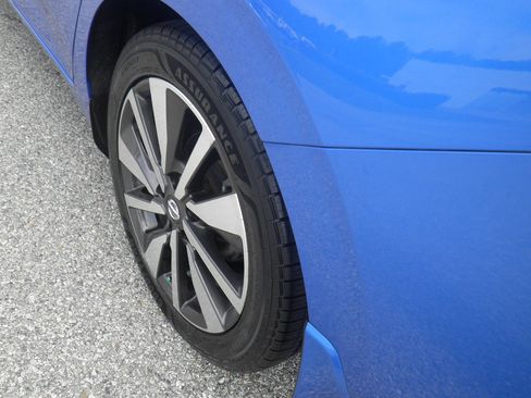 Used 2021 Nissan Sentra SV w/ SV Premium Package image 12