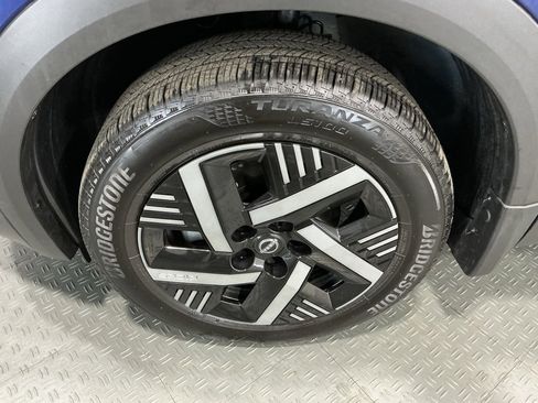 Used 2025 Nissan Kicks SV image 25