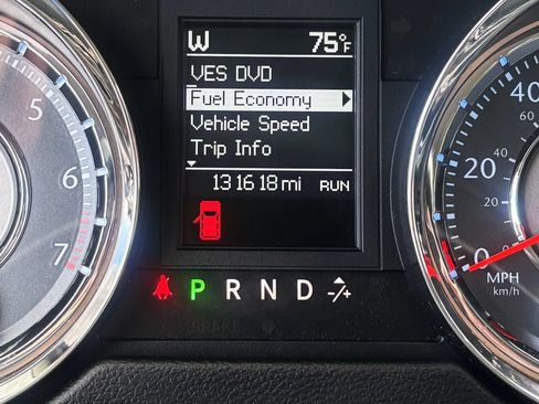 Used 2012 Chrysler Town & Country Touring-L w/ Entertainment Group #2 FWD image 21