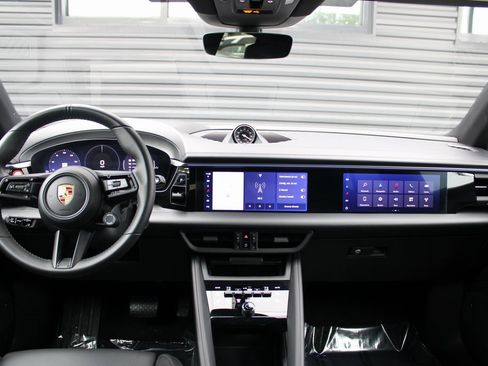 Used 2024 Porsche Macan 4 Electric image 27