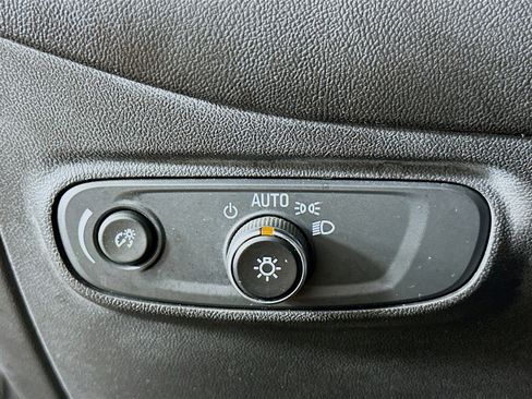 Used 2020 Chevrolet Equinox LT FWD image 16