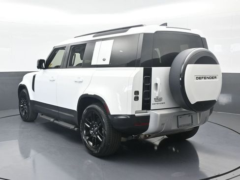 Used 2022 Land Rover Defender 110 S image 4