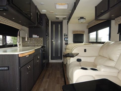 Used 2018 Ford E-450 and Econoline 450 Super Duty w/ Motorhome Prep Package RWD image 32