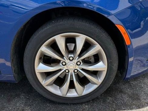 Used 2015 Chrysler 200 S w/ Comfort Group FWD image 3