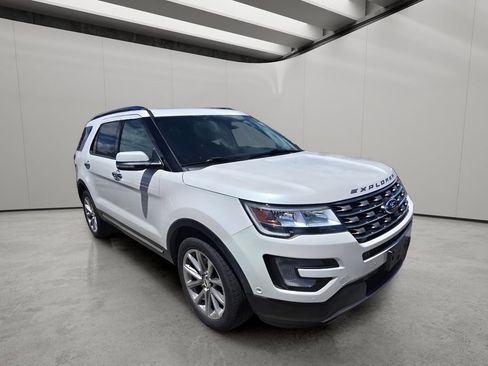 Used 2017 Ford Explorer Limited w/ Equipment Group 301A AWD/4WD image 7