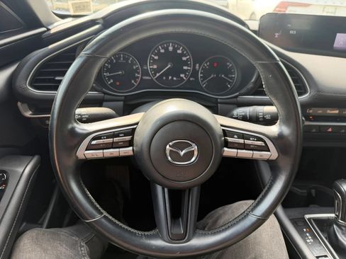 Used 2020 MAZDA MAZDA3 Hatchback FWD image 11