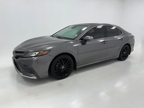 Used 2021 Toyota Camry XSE image 5