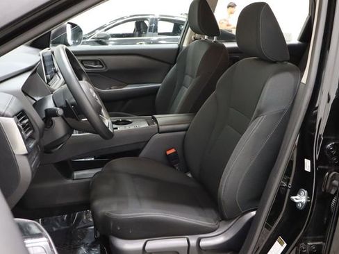 Used 2024 Nissan Rogue S FWD image 10