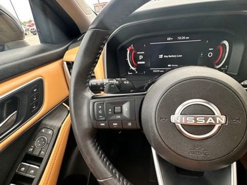 Certified 2022 Nissan Rogue Platinum w/ Head-Up Display Package image 19