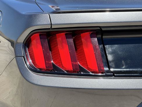 Used 2017 Ford Mustang Coupe RWD image 11