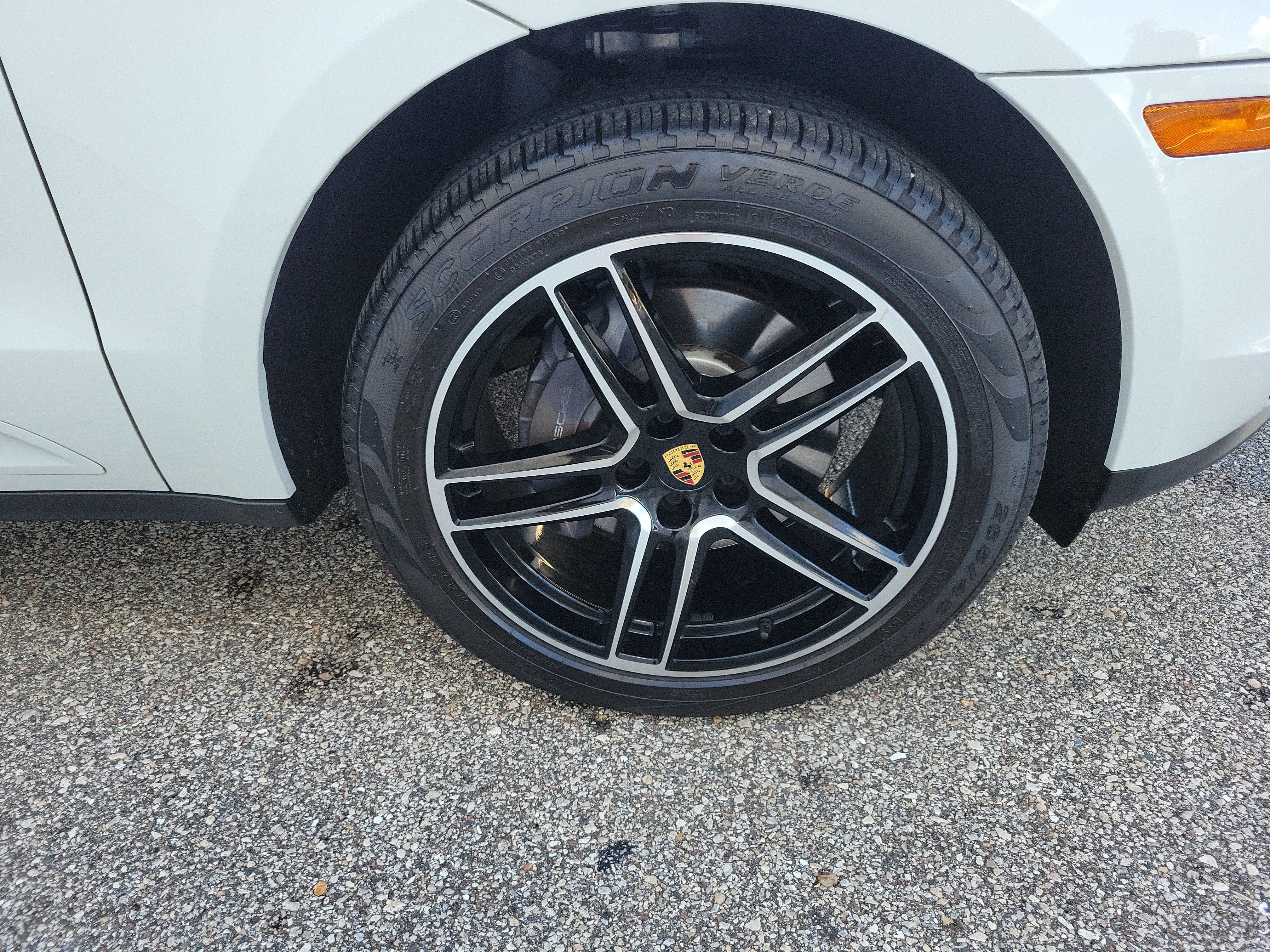 Used 2021 Porsche Macan AWD/4WD image 11