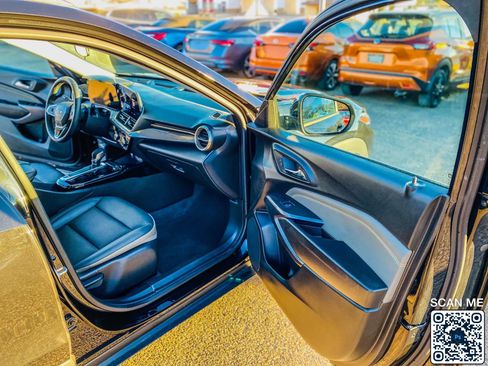 Used 2025 Chevrolet Trax ACTIV w/ Sunroof Package image 15