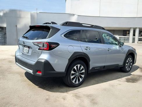 Used 2023 Subaru Outback Limited image 3