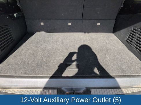 Used 2020 Chevrolet Suburban LT image 37