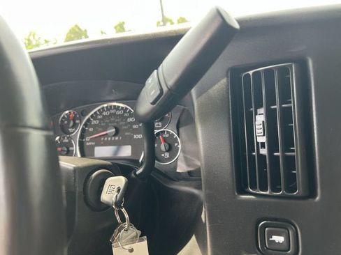 Used 2016 Chevrolet Express 3500 RWD image 14