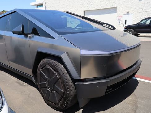 Used 2024 Tesla Cybertruck AWD Crew Cab image 2