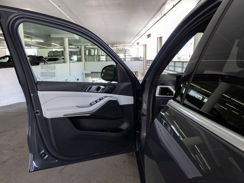 Used 2024 BMW X7 xDrive40i w/ Parking Assistance Package AWD/4WD image 12