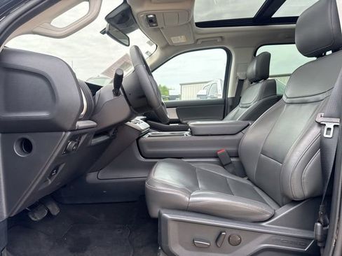 Used 2025 Ford Expedition Max Active AWD/4WD image 2