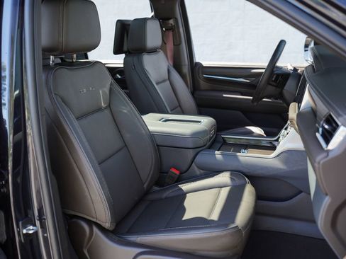 Used 2024 GMC Yukon Denali w/ Advanced Technology Package AWD/4WD image 24