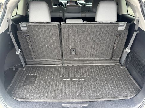 Used 2021 Toyota Highlander XLE image 15