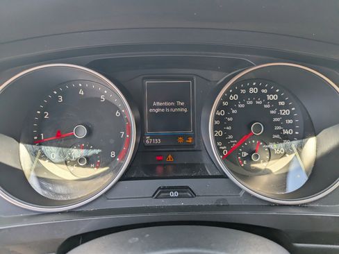 Used 2021 Volkswagen Tiguan SE w/ Panoramic Sunroof Package image 32