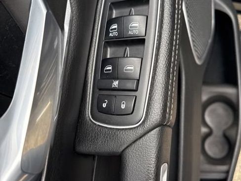 Used 2019 RAM 1500 Laramie AWD/4WD image 9