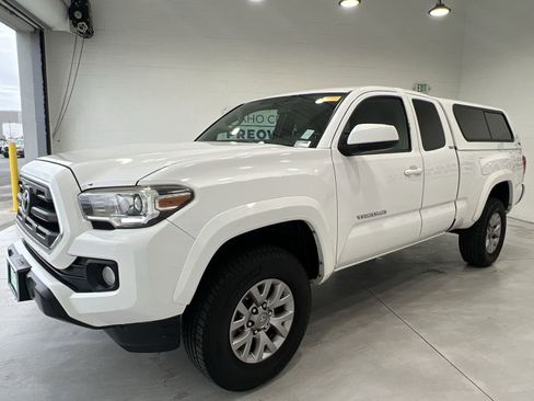 Used 2016 Toyota Tacoma SR5 image 4