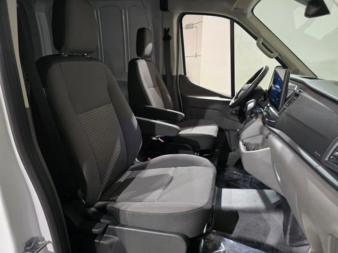 New 2026 Ford Transit 250 148 Medium Roof RWD image 18