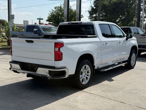 Used 2022 Chevrolet Silverado 1500 LTZ AWD/4WD image 5