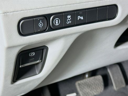 Used 2023 Acura MDX SH-AWD w/ Technology Package image 17