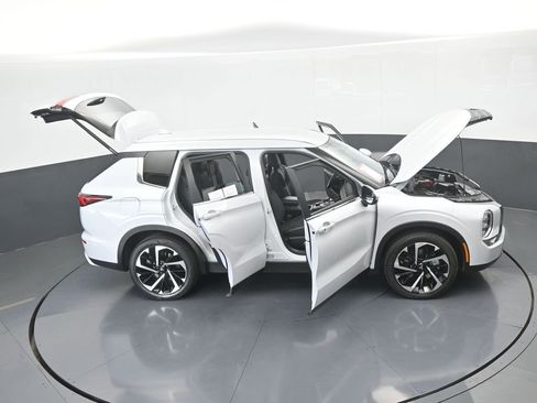 Used 2023 Mitsubishi Outlander SE image 77