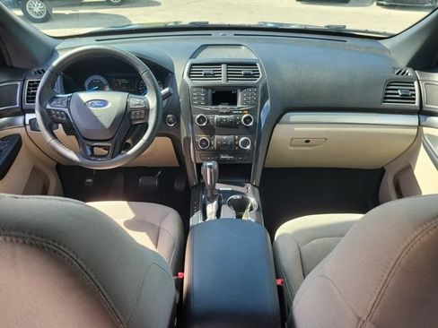 Certified 2018 Ford Explorer XLT FWD image 18